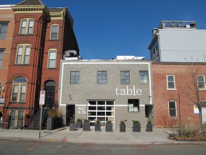 Table_restaurant_outside_exterior_dc